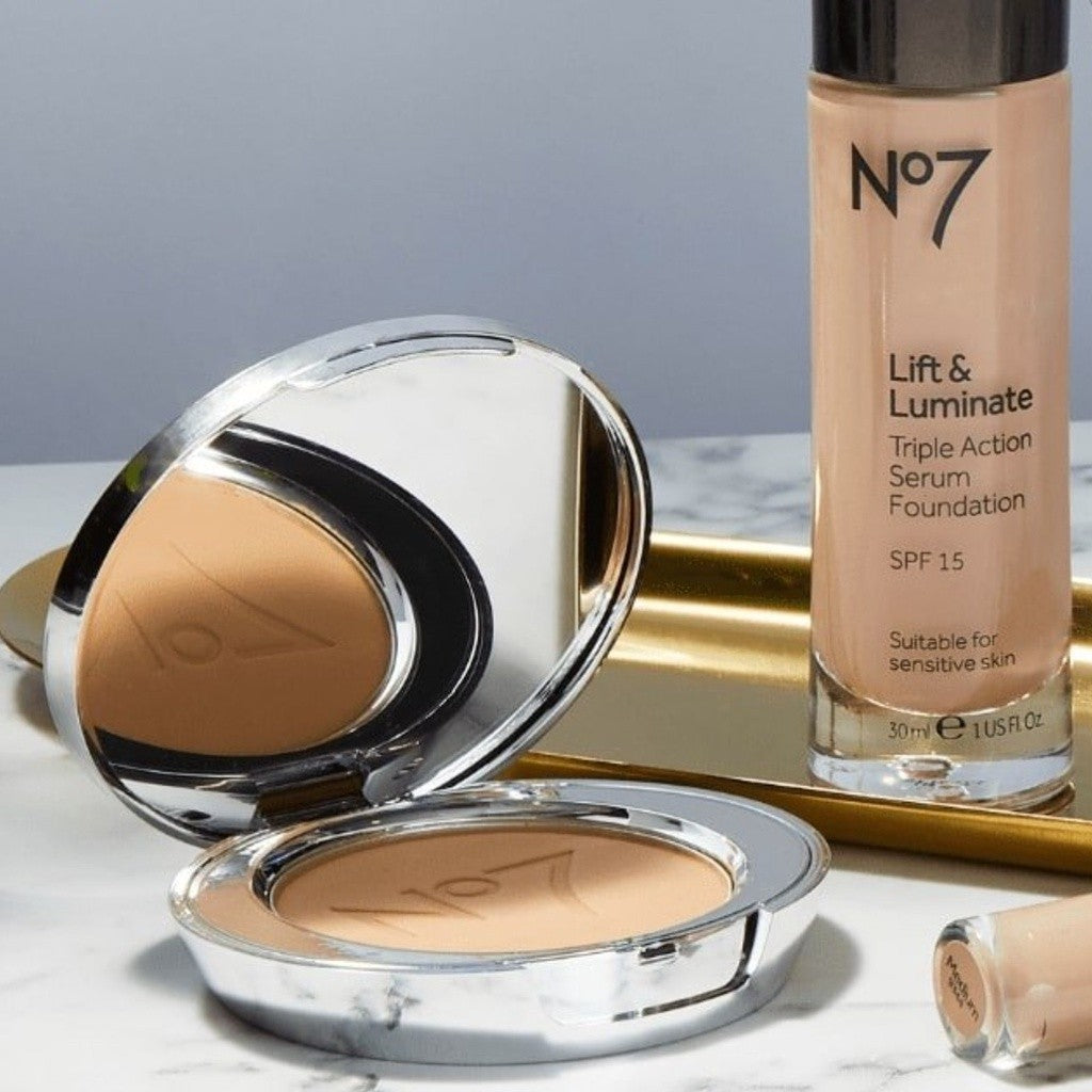 No7 Lift & Illuminate Translucent Finishing Powder 10g | Flawless Illuminated Complexion